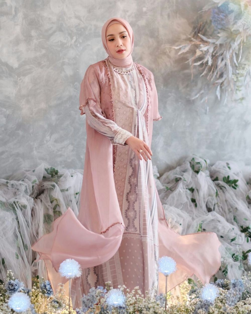 Pangling Banget! 10 Potret Nagita Slavina Jadi Model Busana Muslim