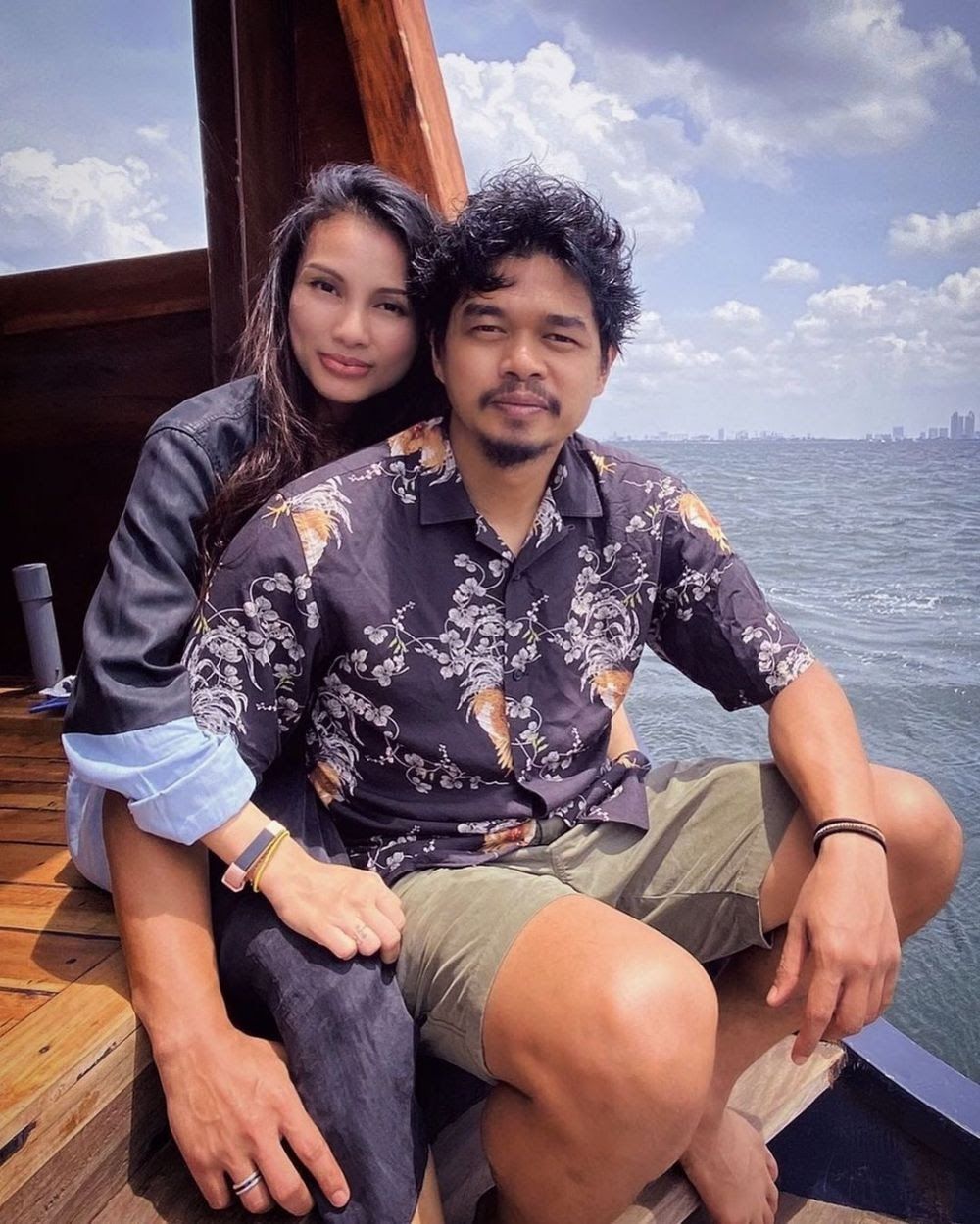 Sedang Disorot, 10 Kemesraan Bambang Pamungkas dan Sang Istri Tribuana