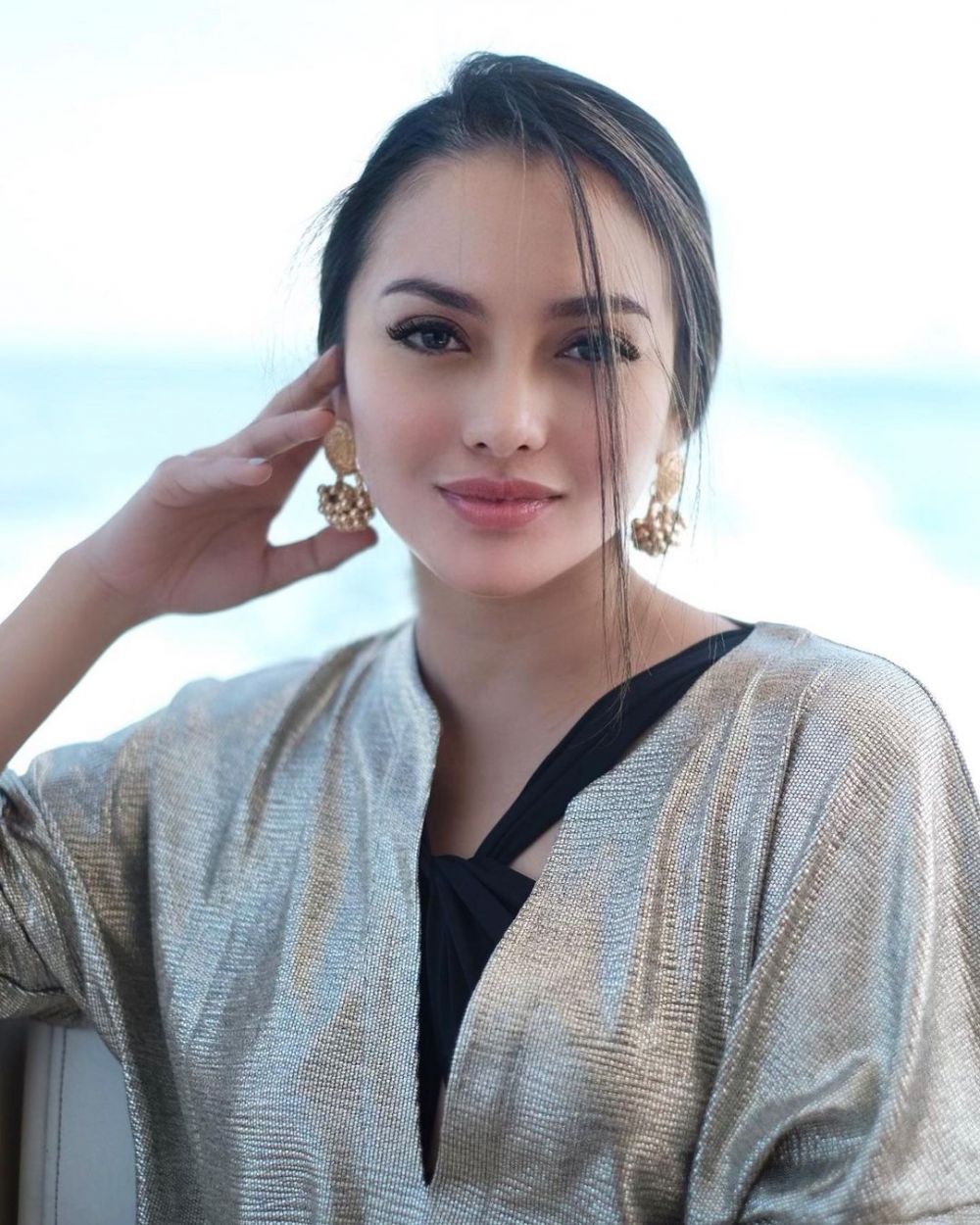 Bikin Ibnu Jamil Terpesona! 9 Potret Close Up Ririn Ekawati