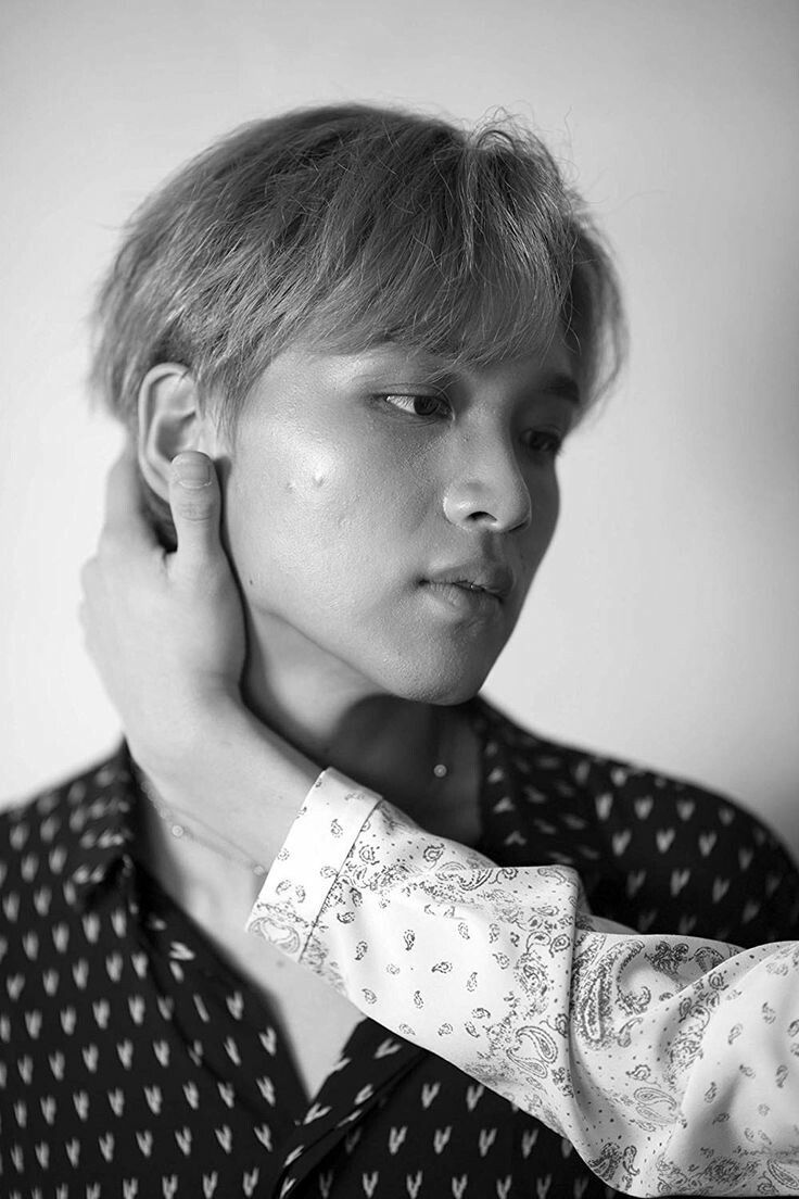 10 Potret Side Profile Haechan NCT yang Kian Menawan