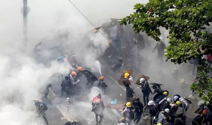 Terkait Tembakan Gas Air Mata, Polisi Sebut Suporter Anarkis