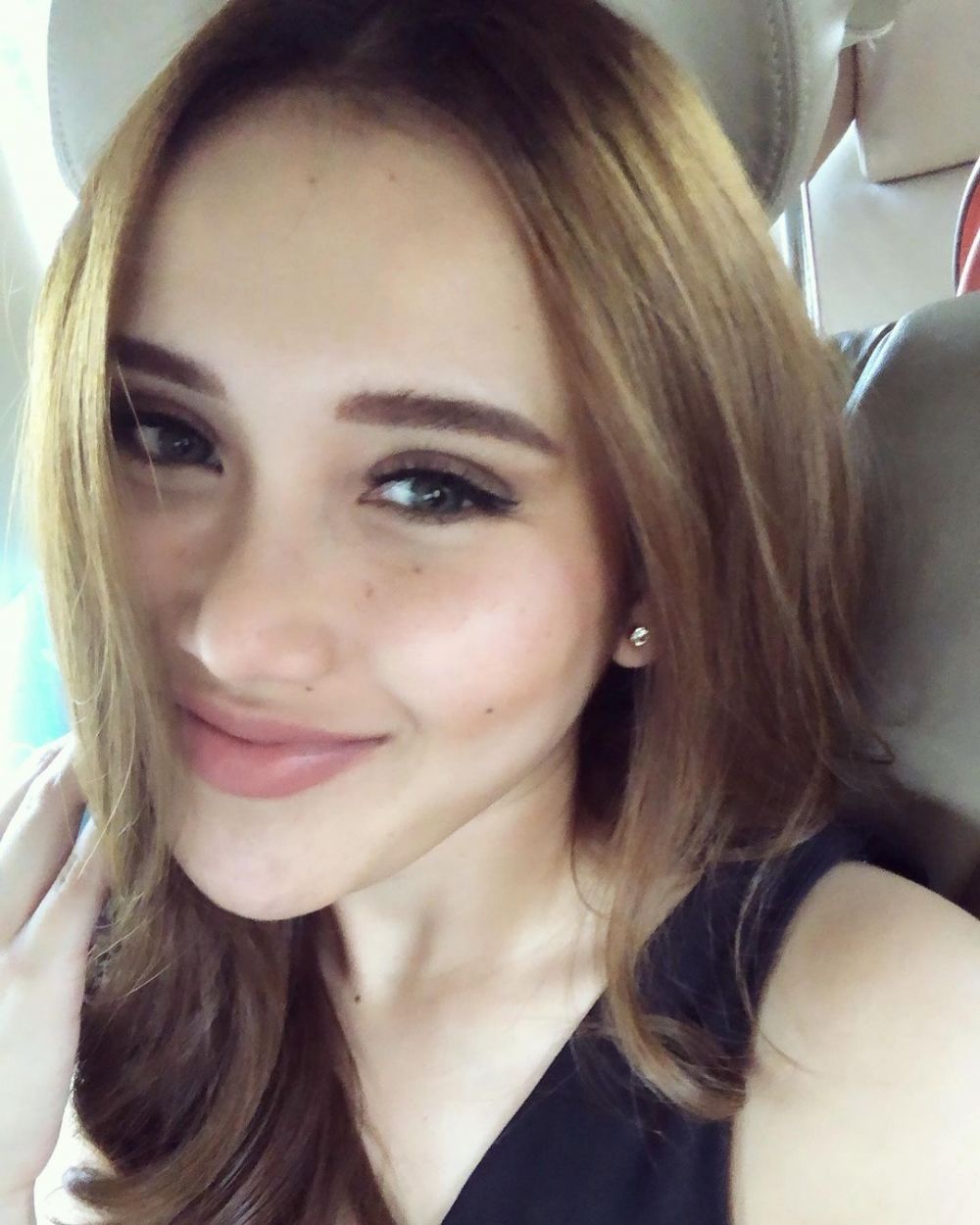 Potret Selfie Ayu Ting Ting Yang Memikat 