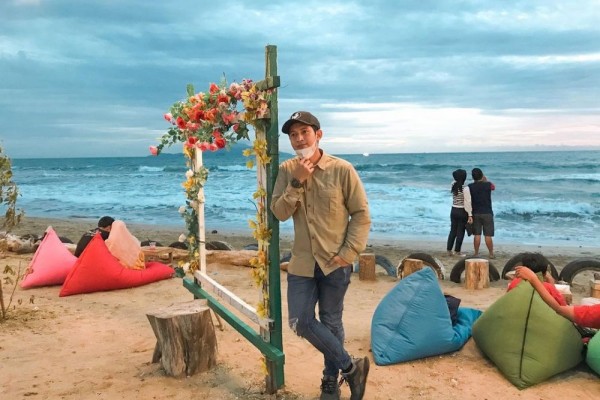 Betah Melajang, 10 Potret Chand Kelvin Saat Sambangi Lampung dan Yogya