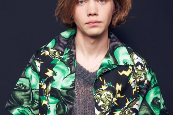 Perankan Dylan di Film Spontaneous, Ini 9 Potret Charlie Plummer
