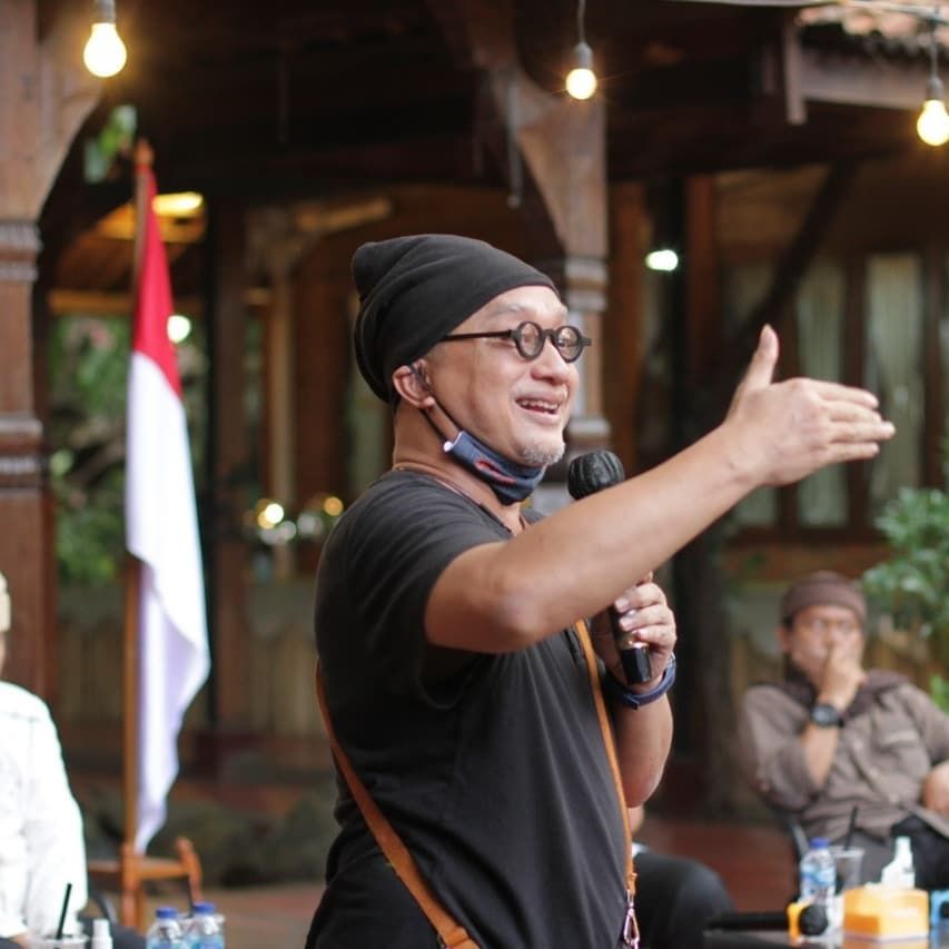 Nama Lengkap 9 Artis Pria Super Panjang, Ada sampai 8 Kata!
