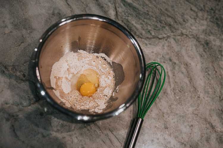 Resep Kue Lumpur Asin dengan Suwiran Ayam, Gurihnya Meleleh di Mulut