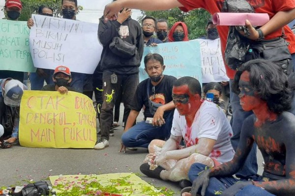 Kutuk Kekerasan Terhadap Nurhadi, Jurnalis Tulungagung Gelar Aksi