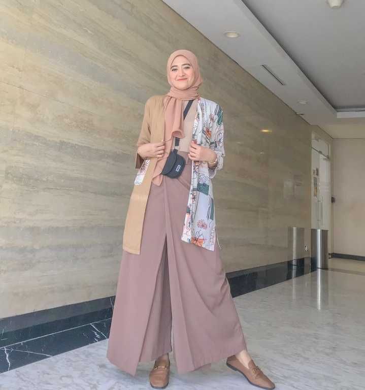 9 Padu Padan Hijab Simpel ala Natasha Farani, Tetap Elegan Nih