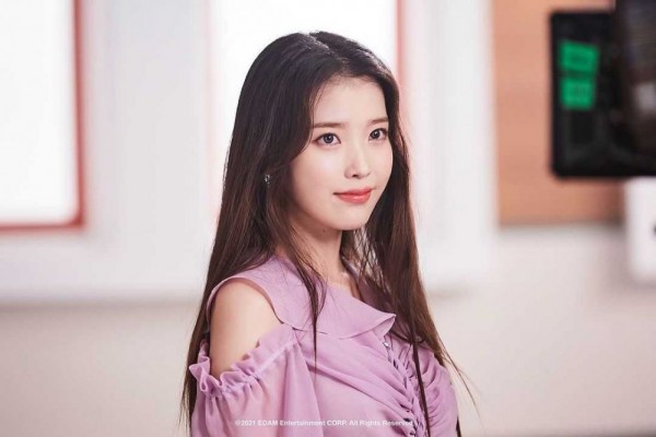 Comeback dengan Album LILAC, 9 Potret Terbaru IU yang Memesona