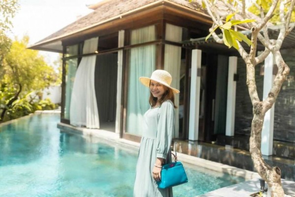 10 Potret Memesona Artis dalam Balutan Long Dress, bak Kembang Desa!