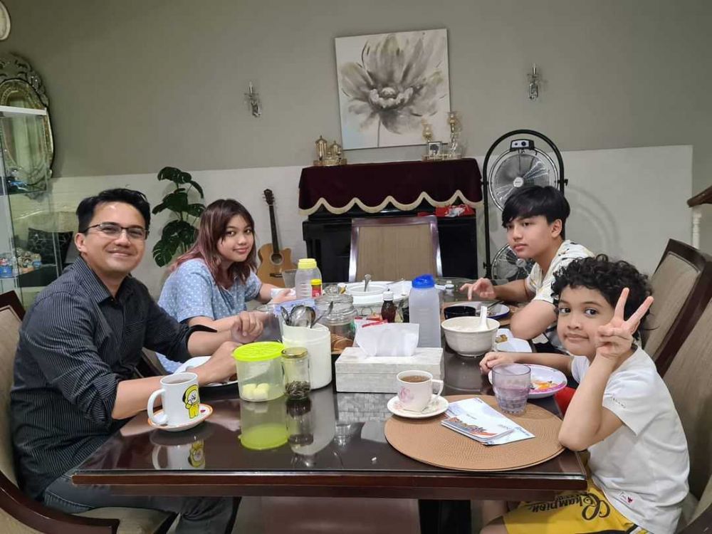 Salut Banget, 9 Artis Single Father Dikenal Jago Mengasuh Anak