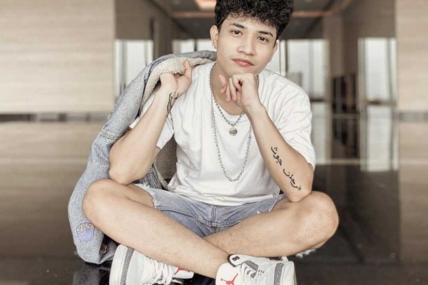 9 Potret Kece Farhan Jawas, Rapper UN1TY yang Swag Abis