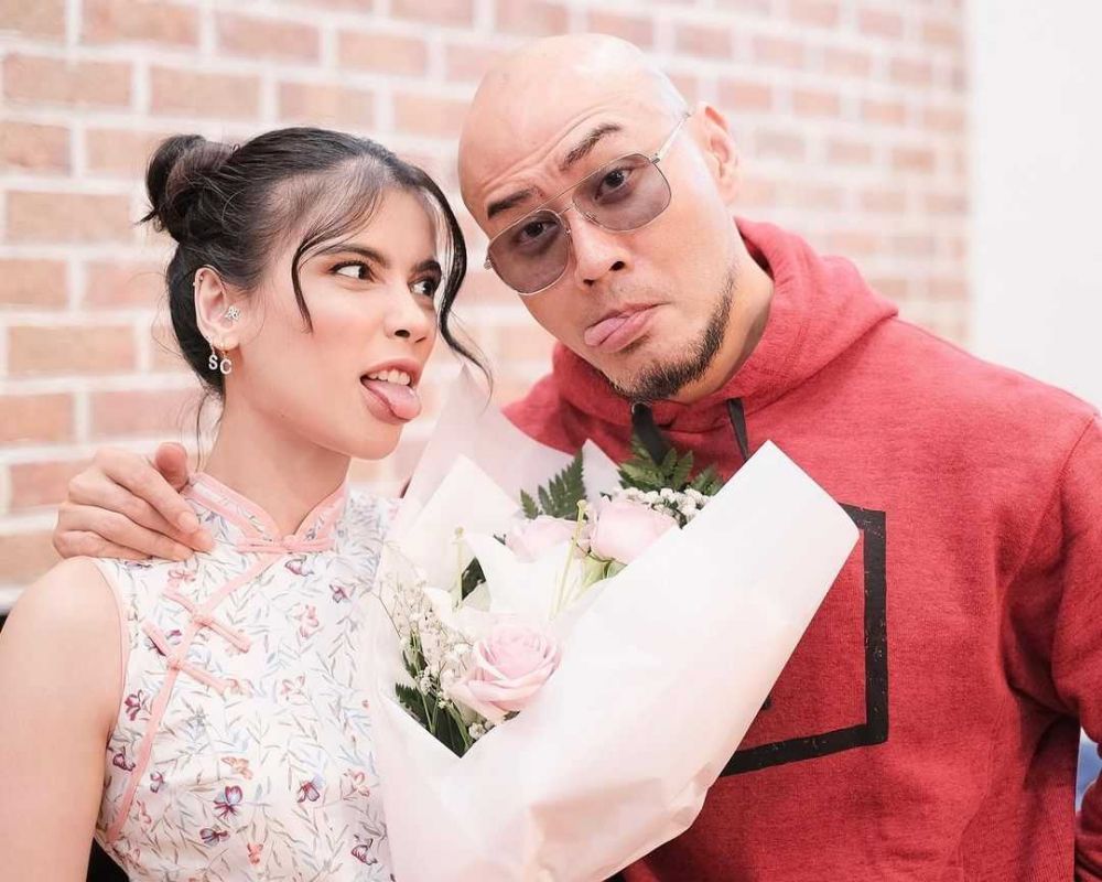 2 Tahun Tunangan, 10 Potret Kemesraan Deddy dan Sabrina