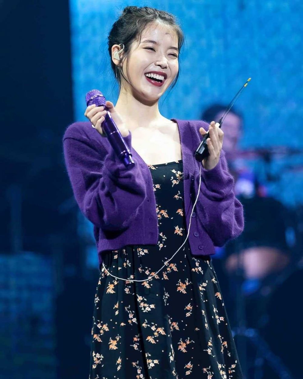 Comeback Album LILAC, 10 Potret IU dengan Outfit Ungu