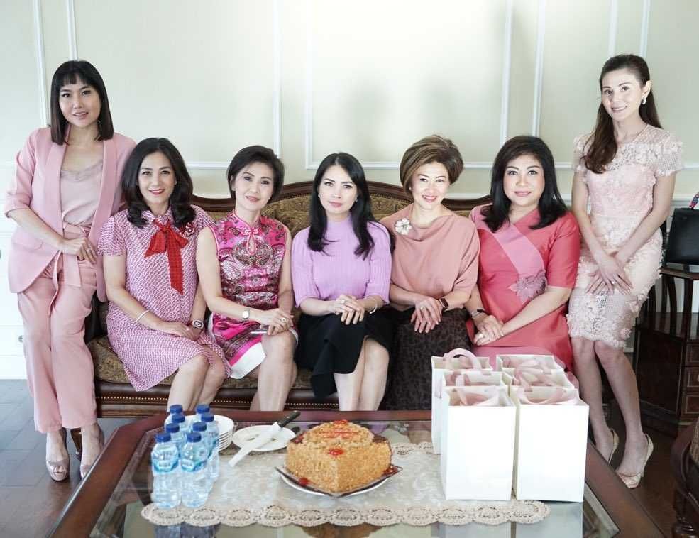 Istri Bos Tajir Semua! 10 Potret Liliana Tanoe Bersama Geng Sosialita