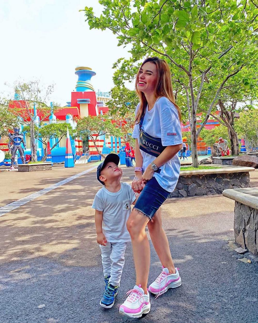 Keibuan Banget! Potret 9 Artis FTV Suara Hati Istri Momong Anak