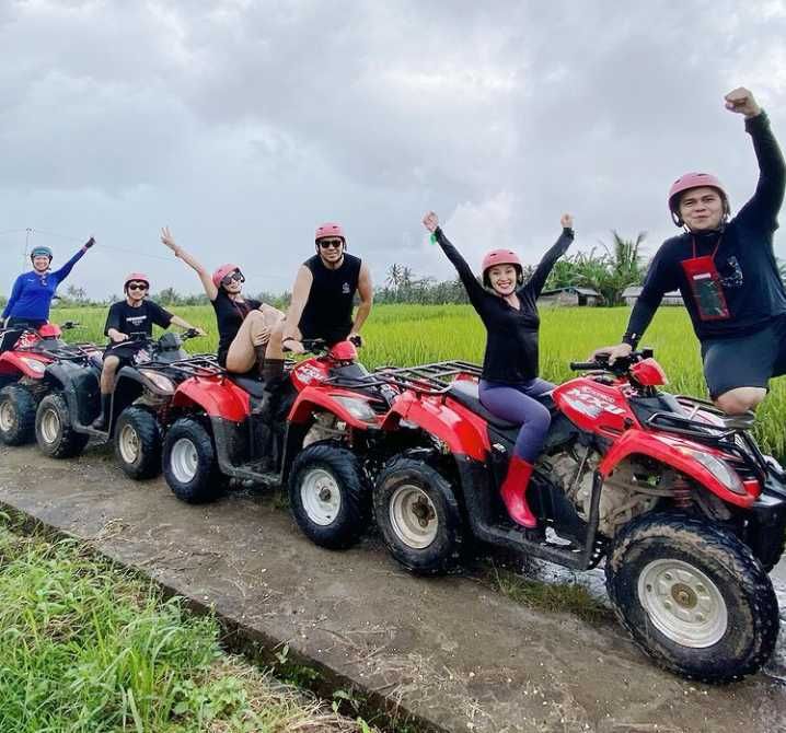 3 Bulan Menikah Intim Terus! 9 Potret Handika Pratama dan Rosiana Dewi