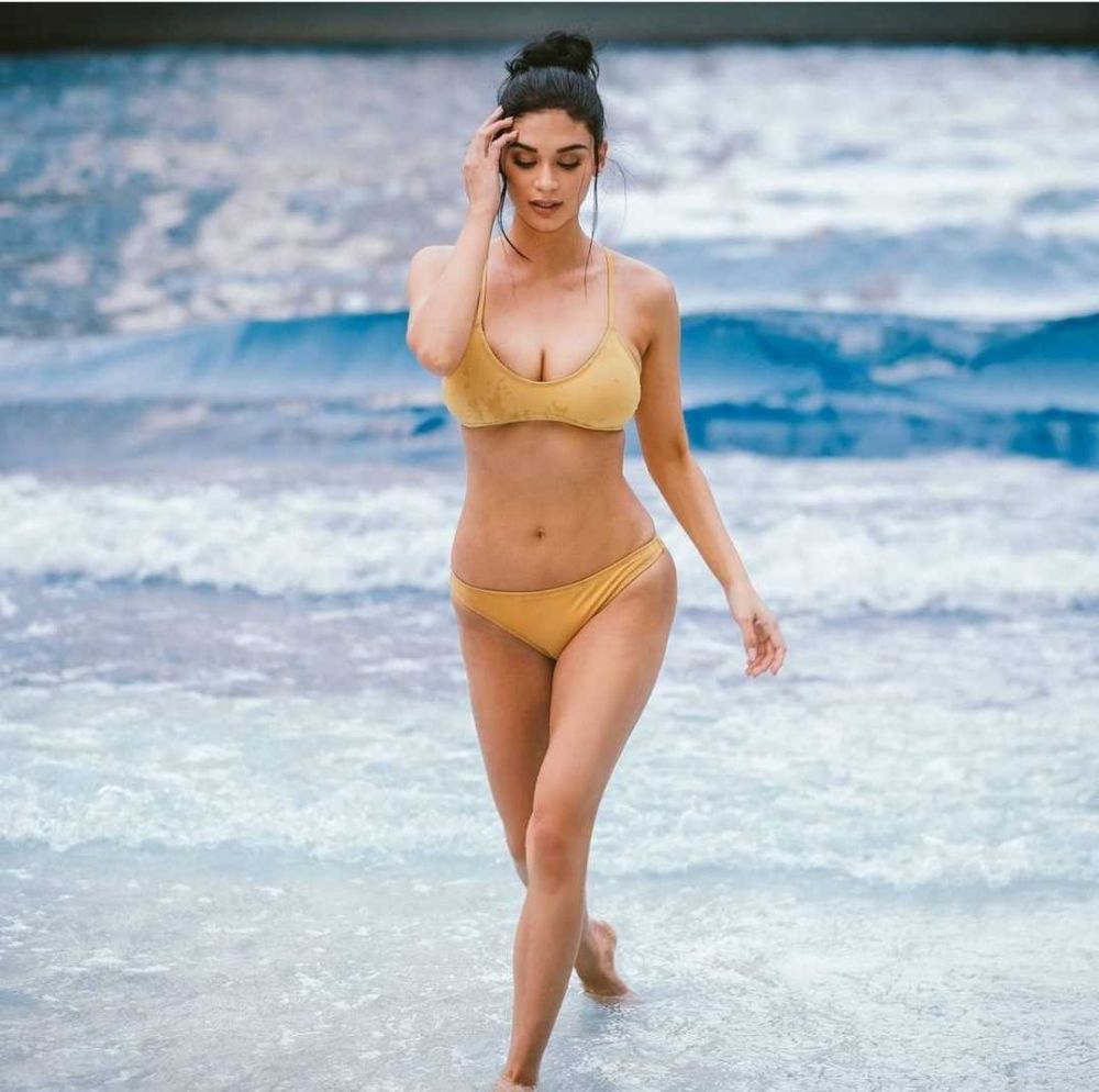 Punya Badan yang Bagus, Ini 10 Potret Pia Wurtzbach saat Pakai Bikini. 