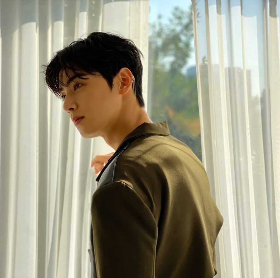 10 Potret Side Profile Memesona Cha Eunwoo ASTRO