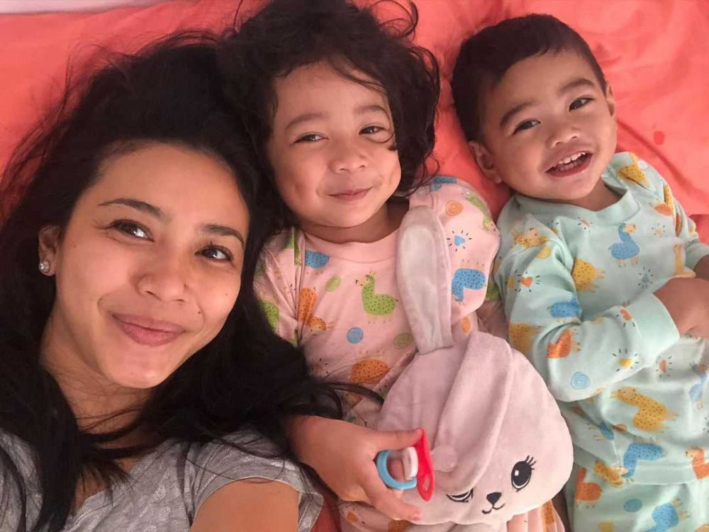 Keibuan Banget! Potret 9 Artis FTV Suara Hati Istri Momong Anak