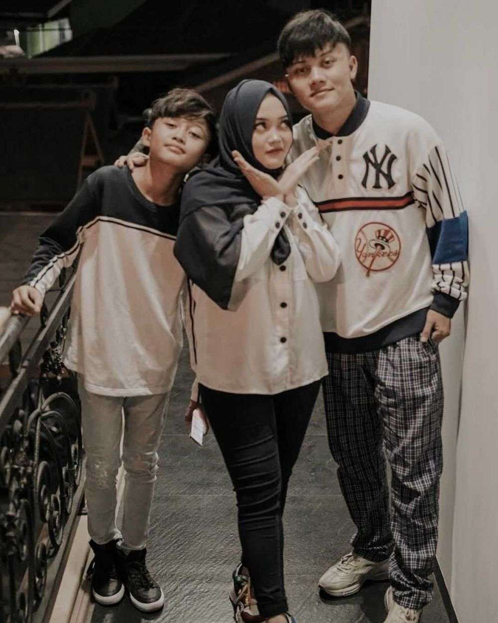 Momen Akrab Rizky Febian Dan Putri Delina