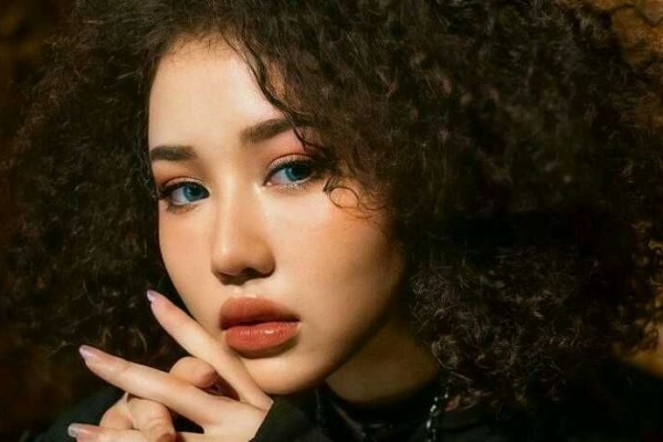 Mirip Lucinta Luna, Ini 10 Potret Selebgram Viral Thailand Guiitarima