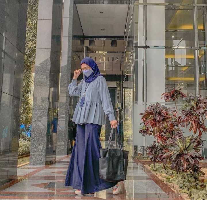9 Padu Padan Hijab Simpel ala Natasha Farani, Tetap Elegan Nih