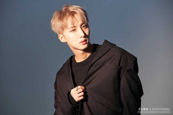 9 Potret Hui PENTAGON yang Comeback dengan Rambut Blonde, Memukau!