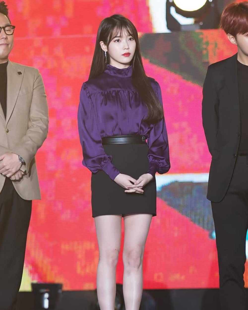 Comeback Album LILAC, 10 Potret IU dengan Outfit Ungu