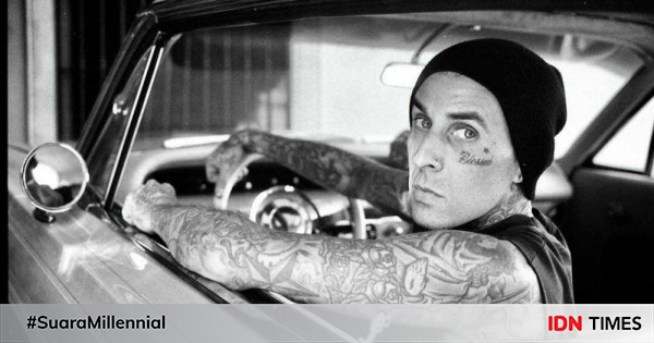 10 Potret Travis Barker Drummer Blink-182