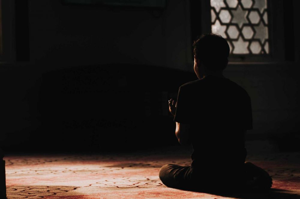 7 Waktu Terbaik Berdoa Dalam Islam, Saat Adzan Hingga Turun Hujan