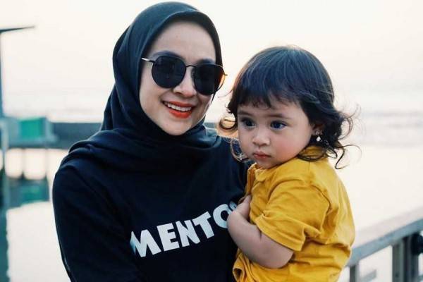 Dulu Tomboy, 10 Artis Ini Kini Tampil Anggun Berhijab