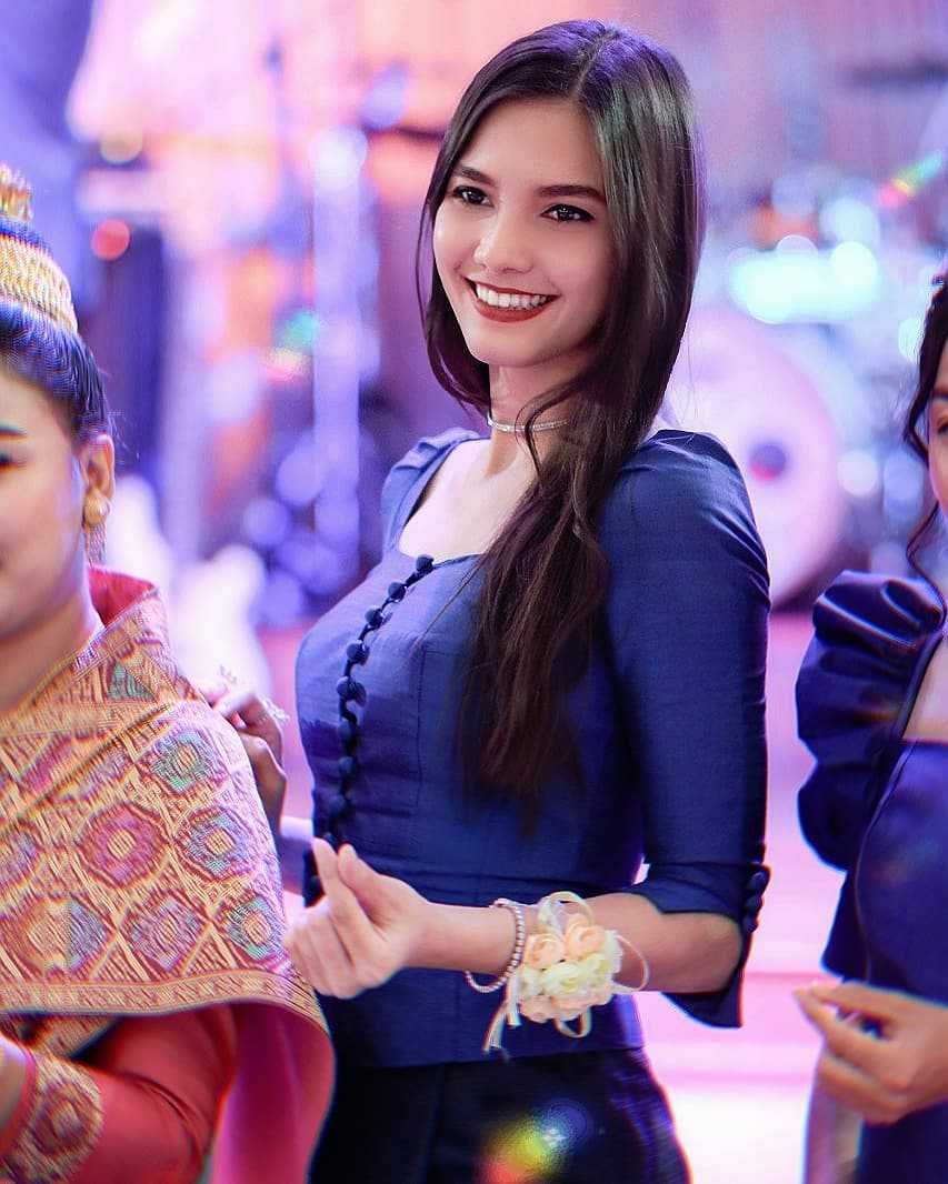 9 Potret Christina Lasasimma Miss Universe Laos 2020
