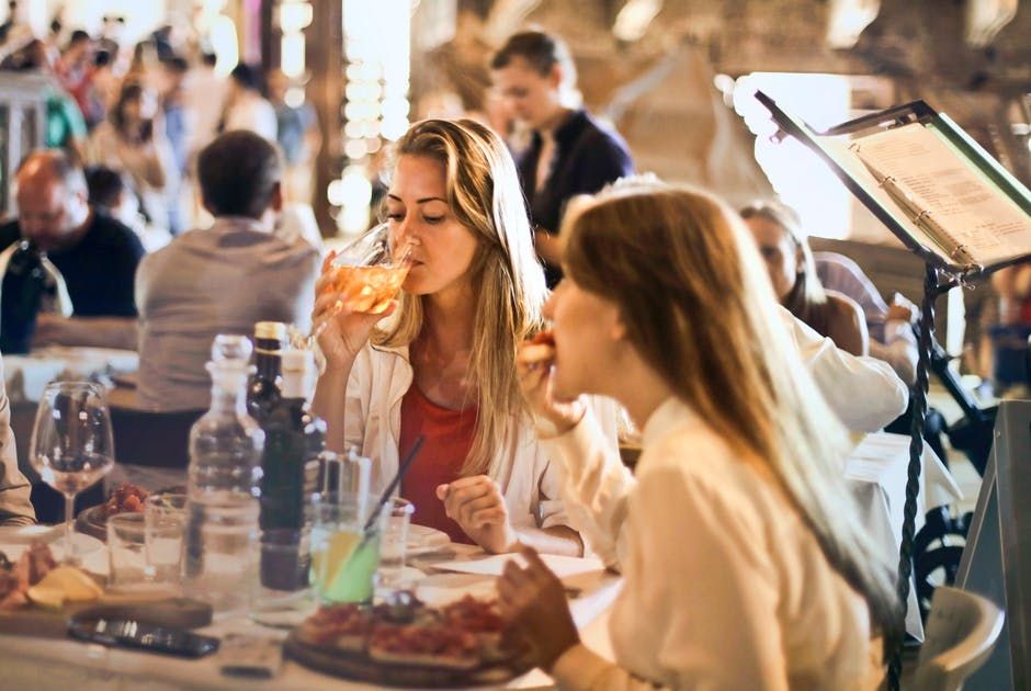 5 Zodiak Ini Konon Paling Sering Khilaf Soal Makanan, Kamu Termasuk?