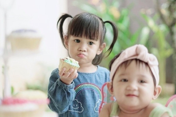 10 Potret Imut Khanza, Anak Nina Zatulini yang Berusia 2 Tahun