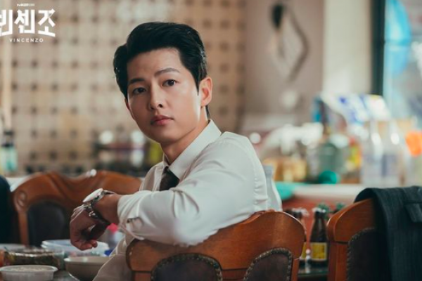10 Harga Outfit Song Joong Ki, Tampil Charming di Drama Korea Vincenzo