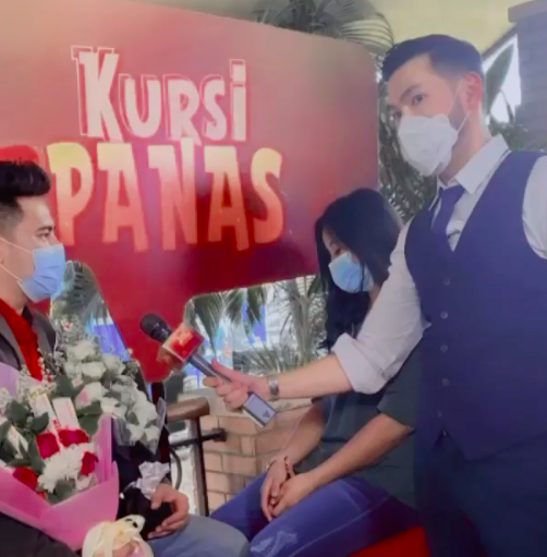 Beda Usia 13 Tahun, 9 Potret Mesra Galih Ginanjar dan Pacar Baru