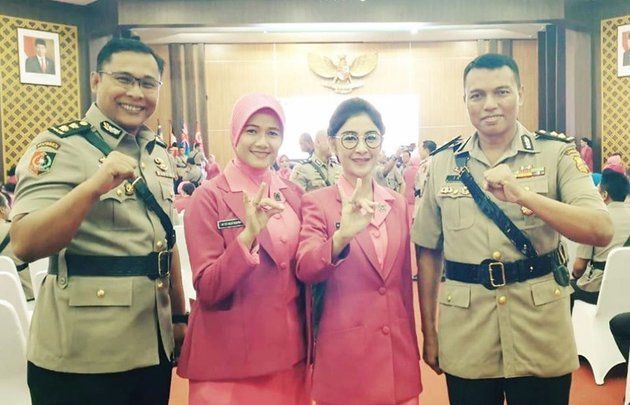 Istri Perwira Menengah Polri, 9 Pesona Uut Kenakan Seragam Bhayangkari