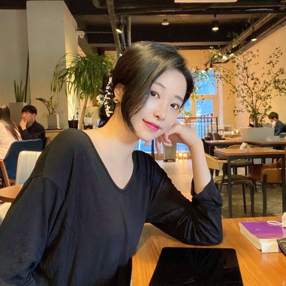 Potret Koo Ye Jin, Kakak June iKON yang Menawan Bak Idol