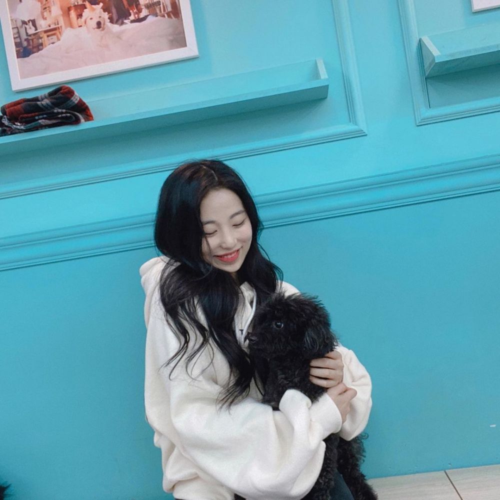 Potret Koo Ye Jin, Kakak June iKON yang Menawan Bak Idol