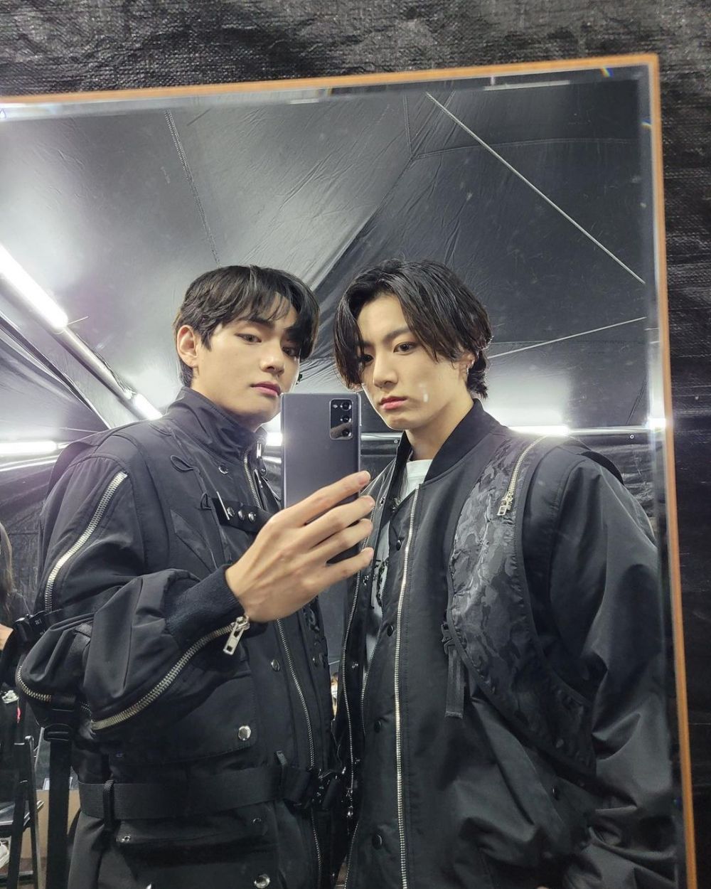 9 Potret Mirror Selfie Jungkook Bts Yang Kece Abis