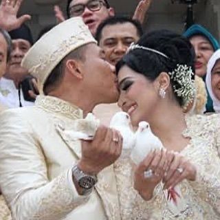 Keren Mana? 9 Beda Gaya Atta-Aurel Vs Anang-Ashanty saat Menikah