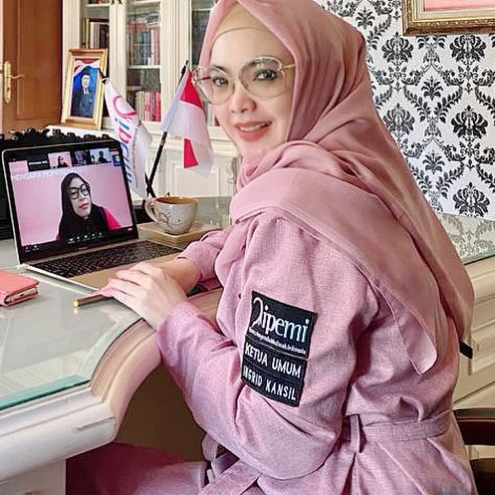 10 Pesona Ingrid Kansil, Awet Muda di Usia 44 Tahun