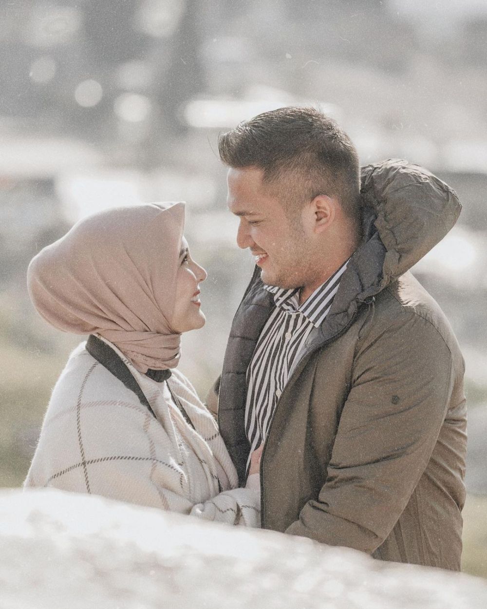 9 Honeymoon Artis Baru Nikah, Naik Helikopter hingga Main Salju