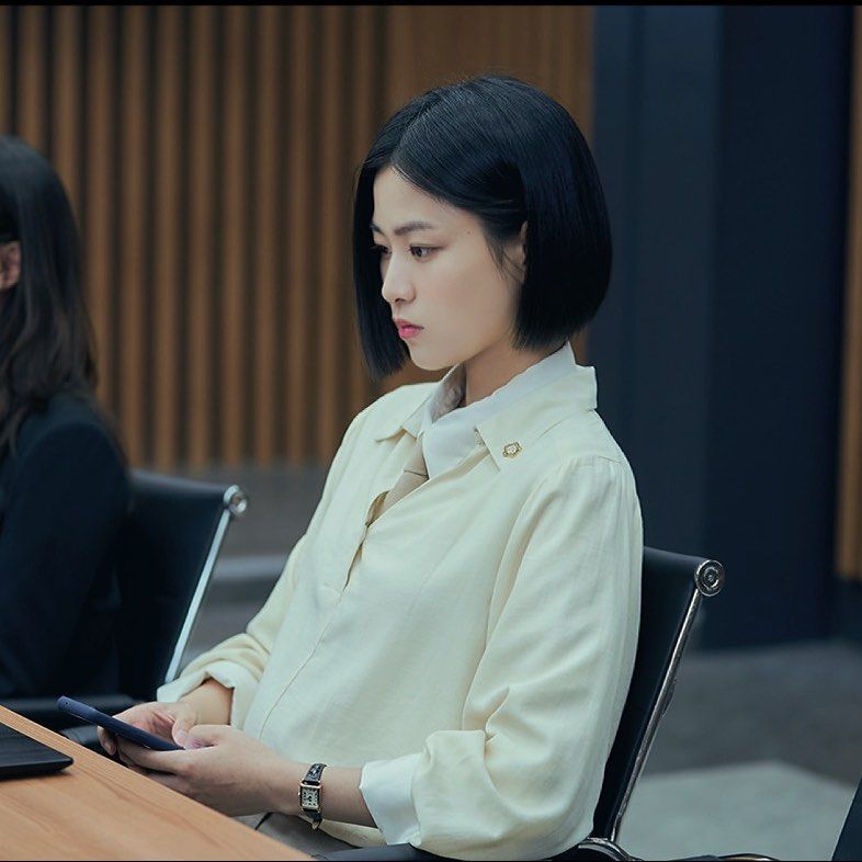 Gak Ekspresif, 9 Potret Lee Soo Kyung di Drama Law School