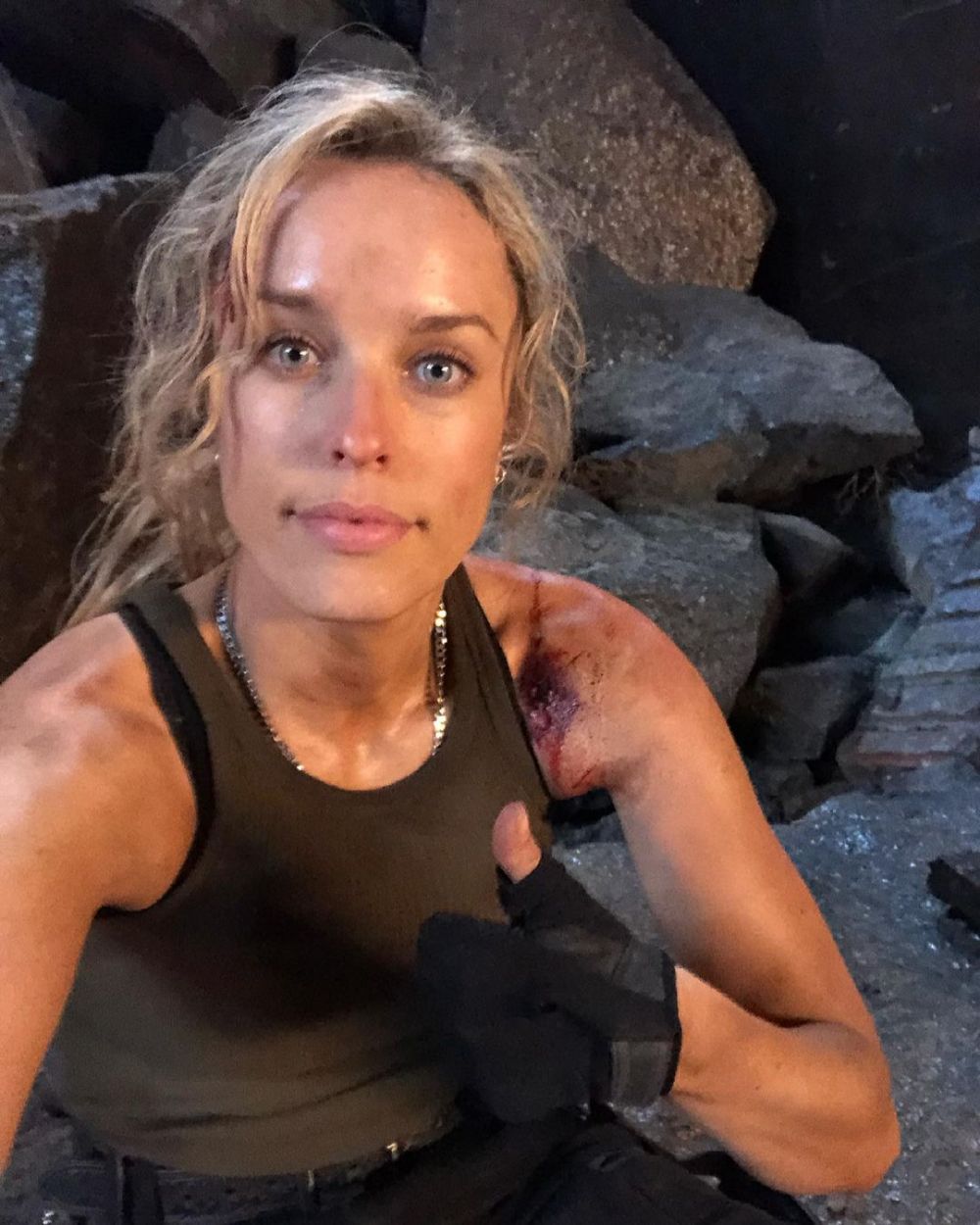 9 Potret Kece Jessica McNamee, Sonya Blade di Mortal Kombat