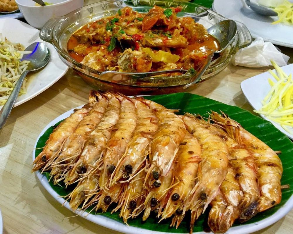 5 Tempat Makan Favorit di Sekitar Pantai Losari Makassar