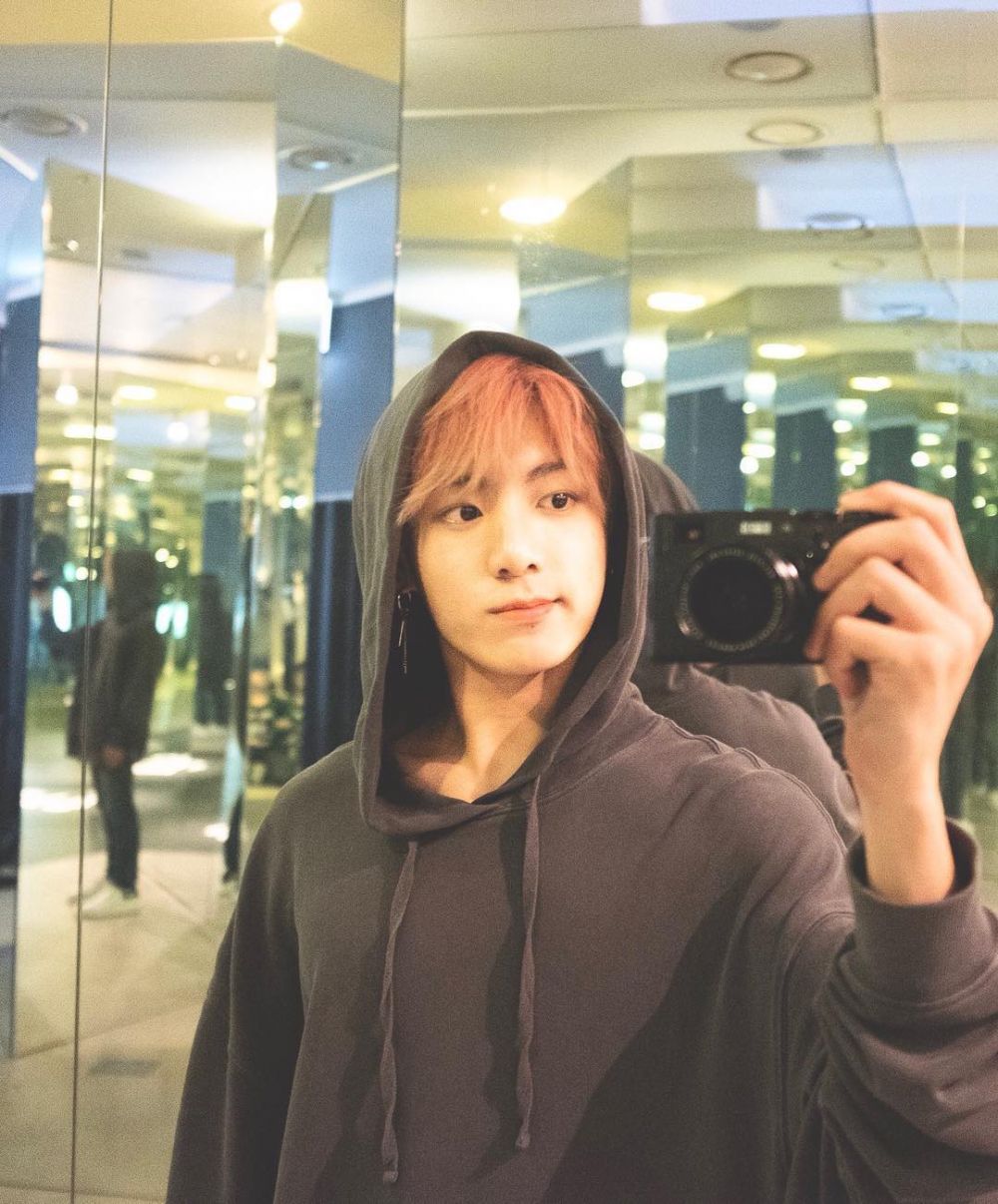 9 Potret Mirror Selfie Jungkook Bts Yang Kece Abis