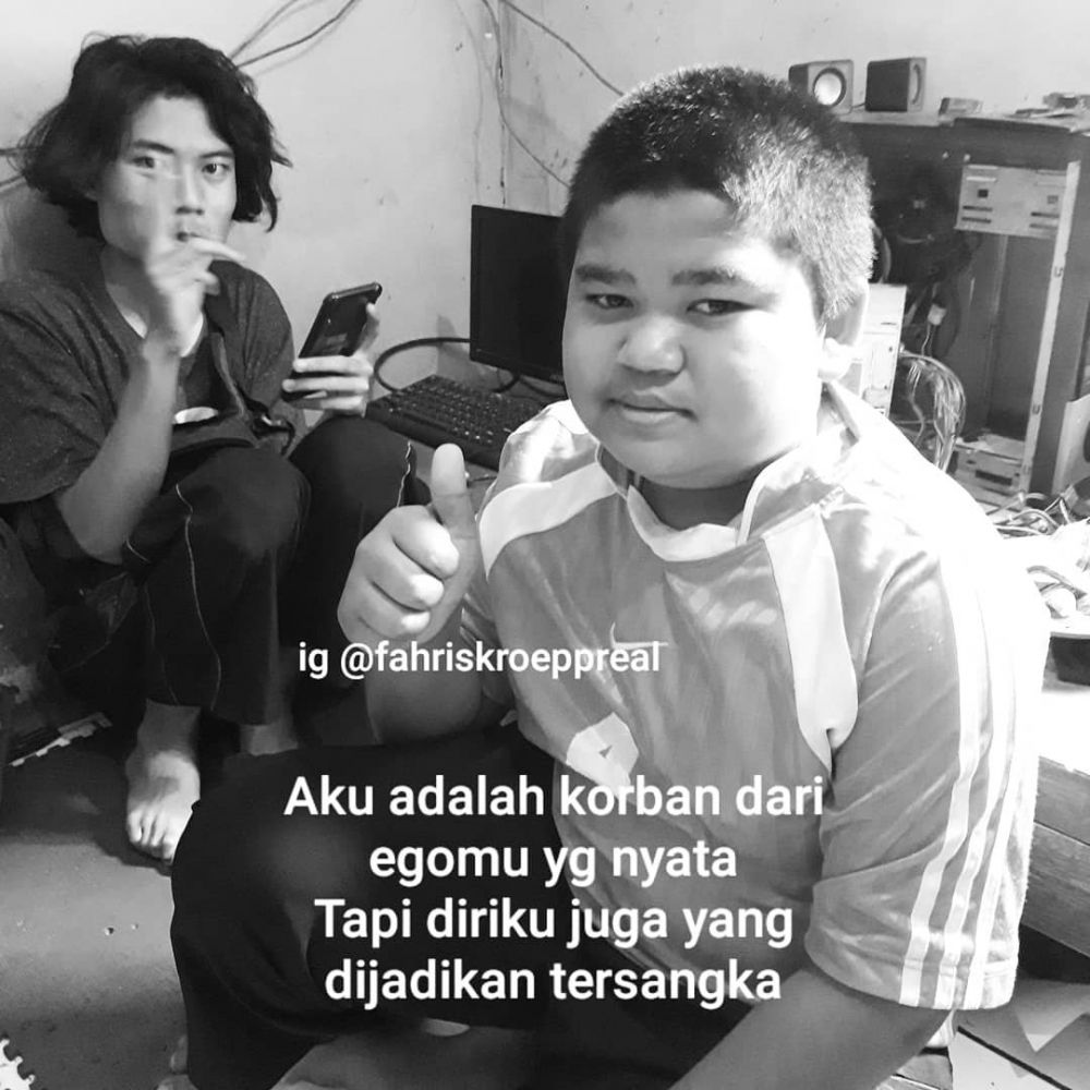 Unggah Kalimat Patah Hati, 10 Potret Fahri Sadboy bak Pujangga