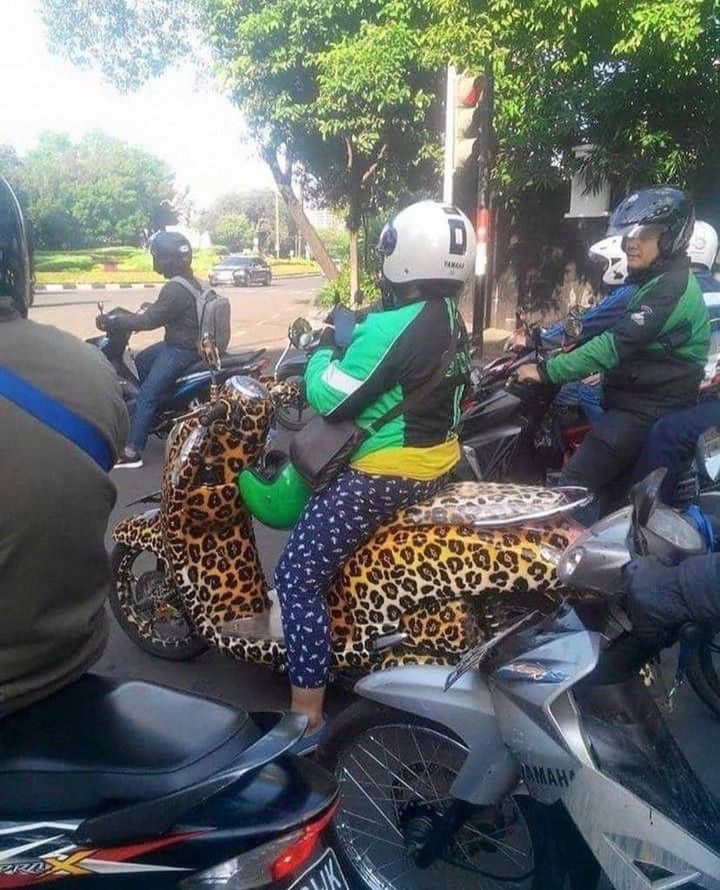 10 Potret Driver Ojol Antar Penumpang Pakai Kendaraan Tak Terduga